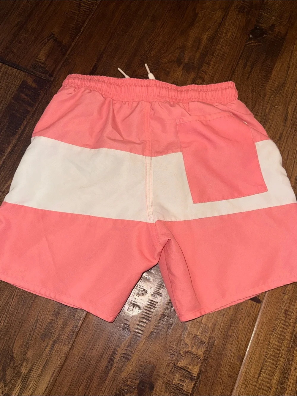 Minnow color block boardie Coral & White Stripe. Size 9/10. Good condition.